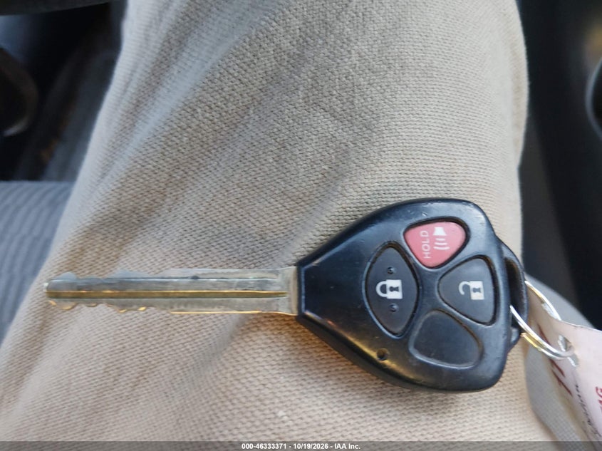 2012 TOYOTA RAV4 · Фото 11