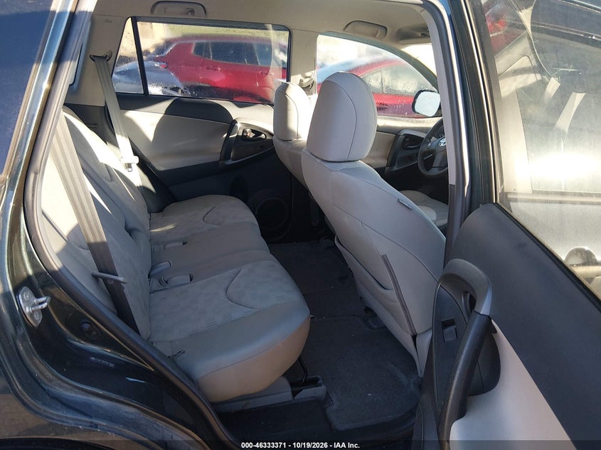 2012 TOYOTA RAV4 · Фото 8