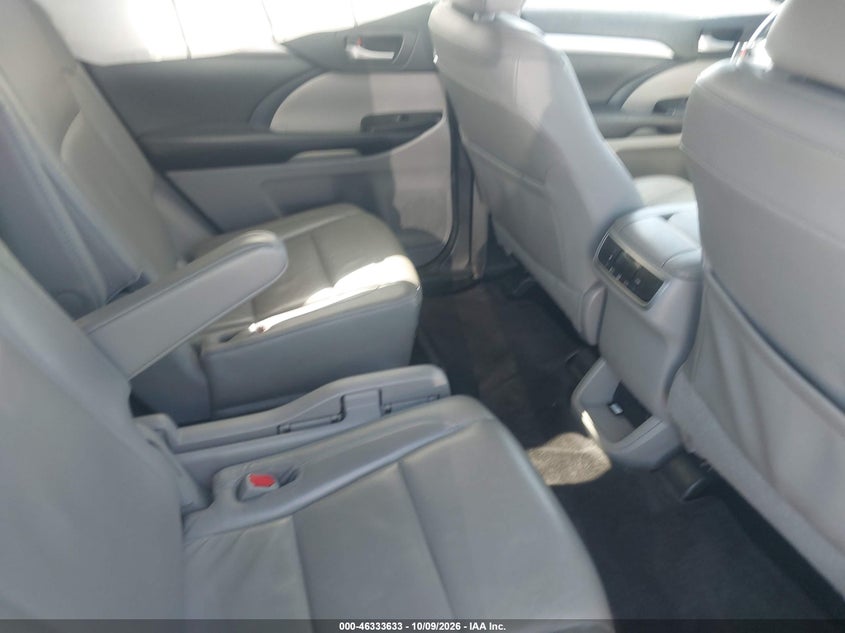 TOYOTA HIGHLANDER - zdjęcie 8