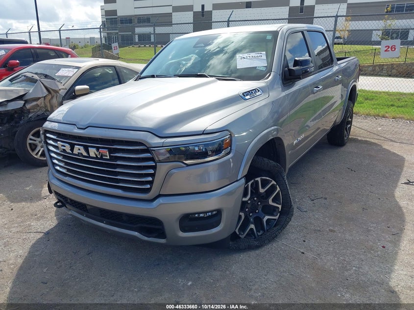 2025 Ram 1500 Laramie 4X4 5'7 Box, Правый перёд, IAAI, VIN 1C6SRFJP2SN583598 — фото 2