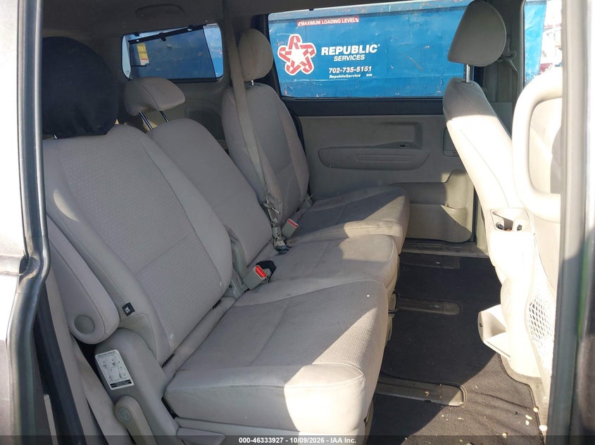 2016 KIA SEDONA LX · Photo 8