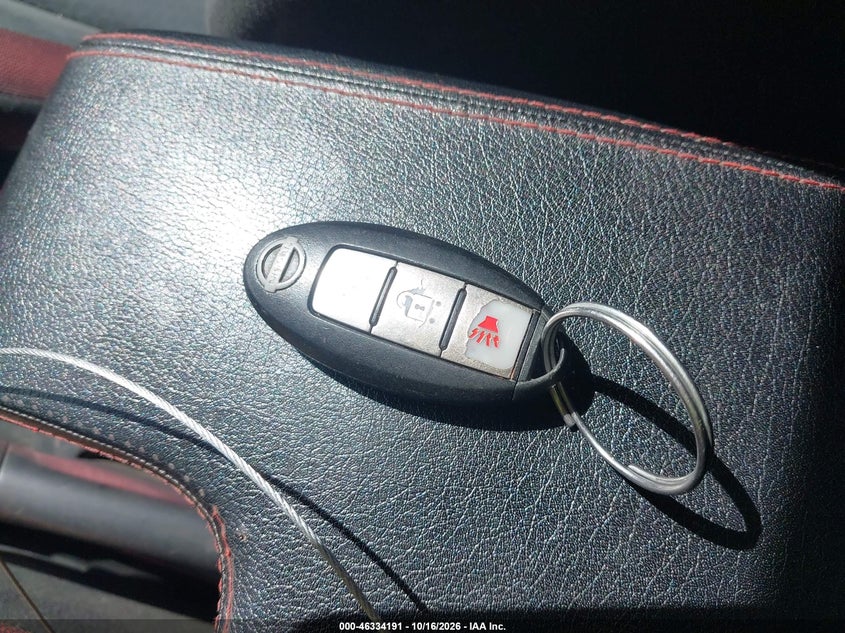 2011 NISSAN JUKE SV · Фото 11