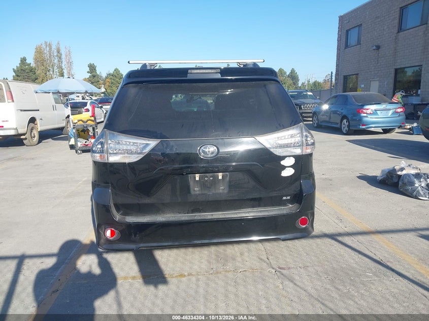 TOYOTA SIENNA - zdjęcie 18