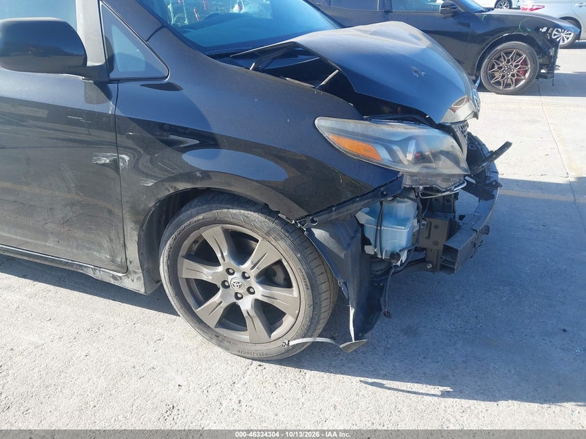 TOYOTA SIENNA - zdjęcie 12