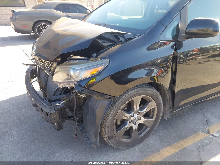 TOYOTA SIENNA - zdjęcie 13