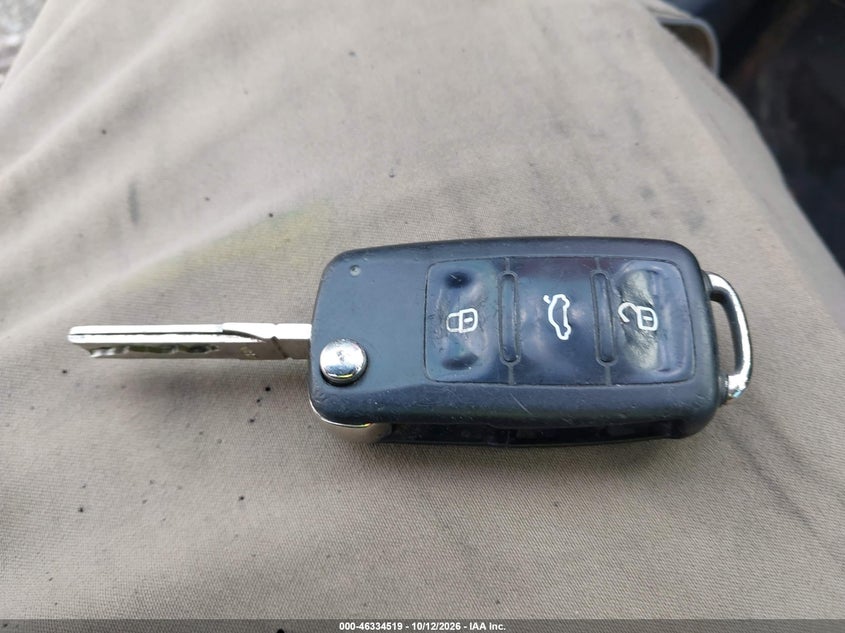 2013 VOLKSWAGEN BEETLE 2.5L · Фото 11