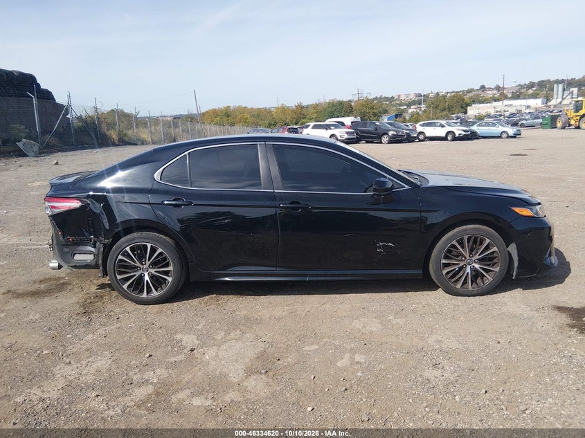 TOYOTA CAMRY - zdjęcie 14
