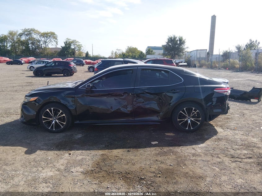 TOYOTA CAMRY - zdjęcie 15