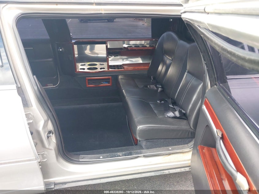 2011 LINCOLN TOWN CAR EXECUTIVE · Фото 8
