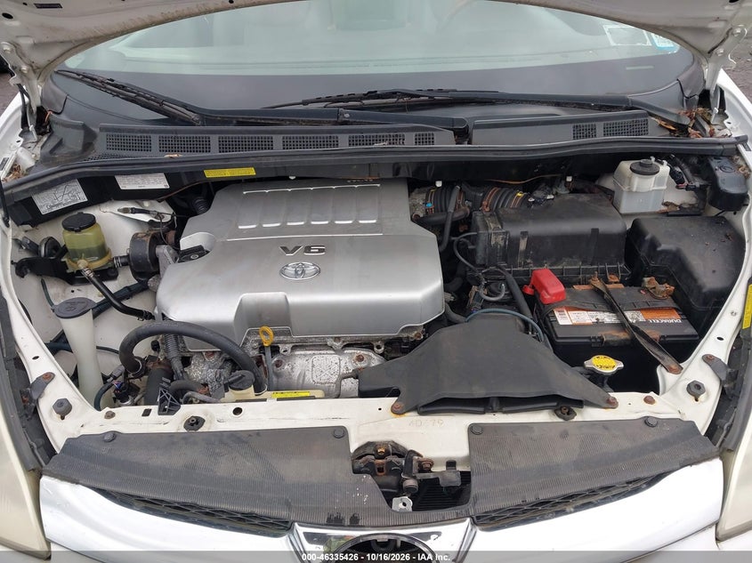 2010 TOYOTA SIENNA LIMITED · Photo 10