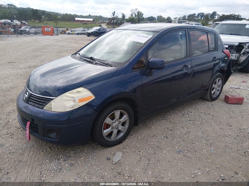 2007 Nissan Versa 1.8Sl, Удар сзади, IAAI, VIN 3N1BC13E87L418853 — фото 2