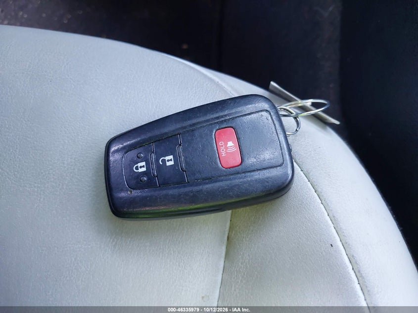 TOYOTA PRIUS - zdjęcie 11