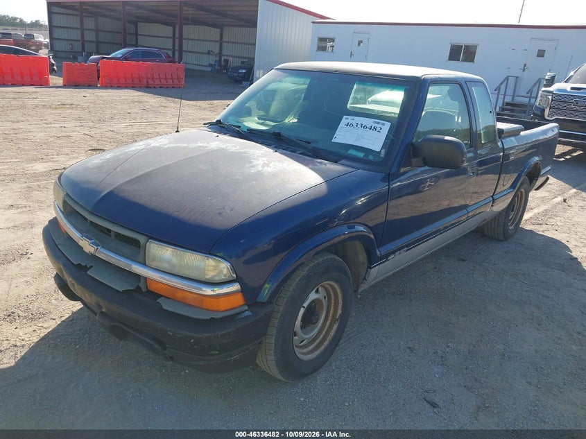 2002 Chevrolet S-10, Front End, IAAI, VIN 1GCCS19W628193473 — photo 2