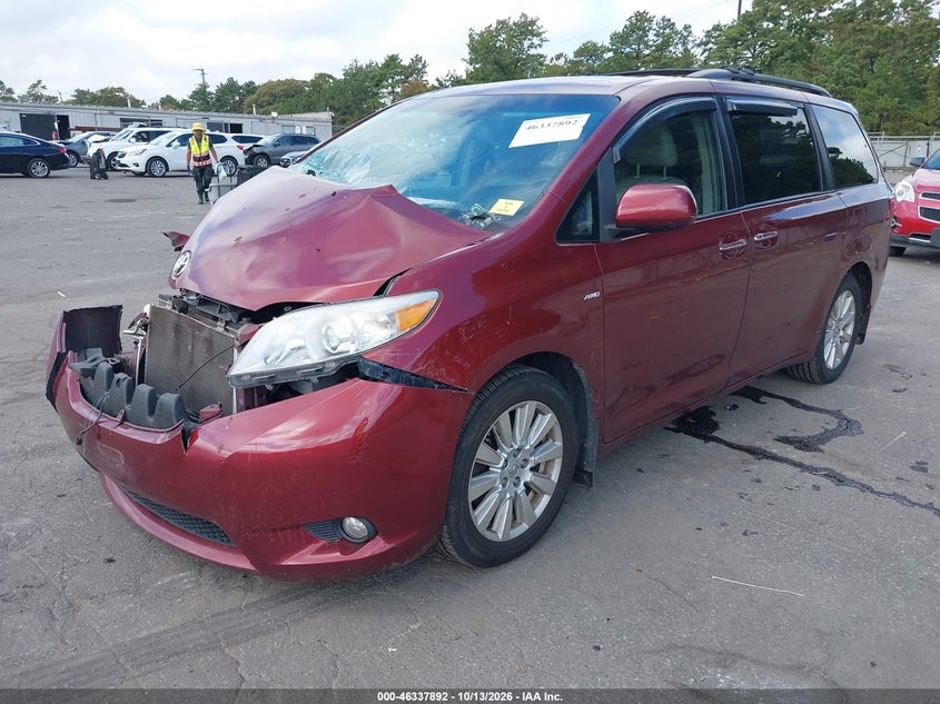 2017 Toyota Sienna Xle Premium 7 Passenger, Front End, IAAI, VIN 5TDDZ3DC2HS154294 — photo 2