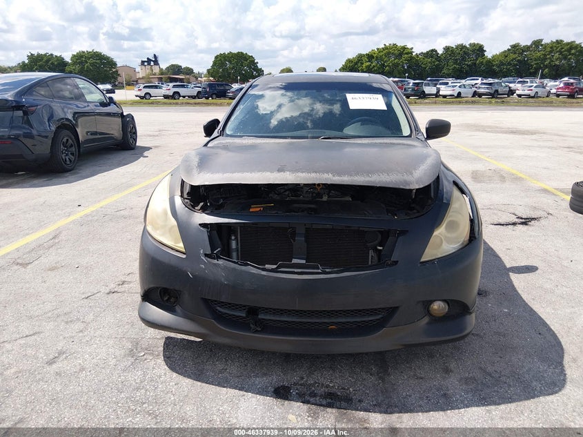 2013 INFINITI G37X · Фото 13