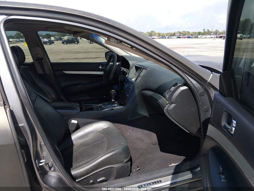 2013 INFINITI G37X · Фото 5