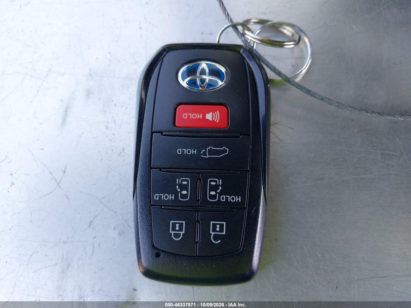 TOYOTA SIENNA - zdjęcie 11