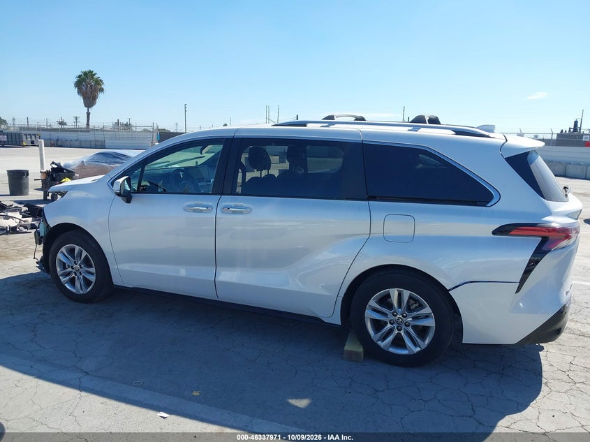 TOYOTA SIENNA - zdjęcie 15