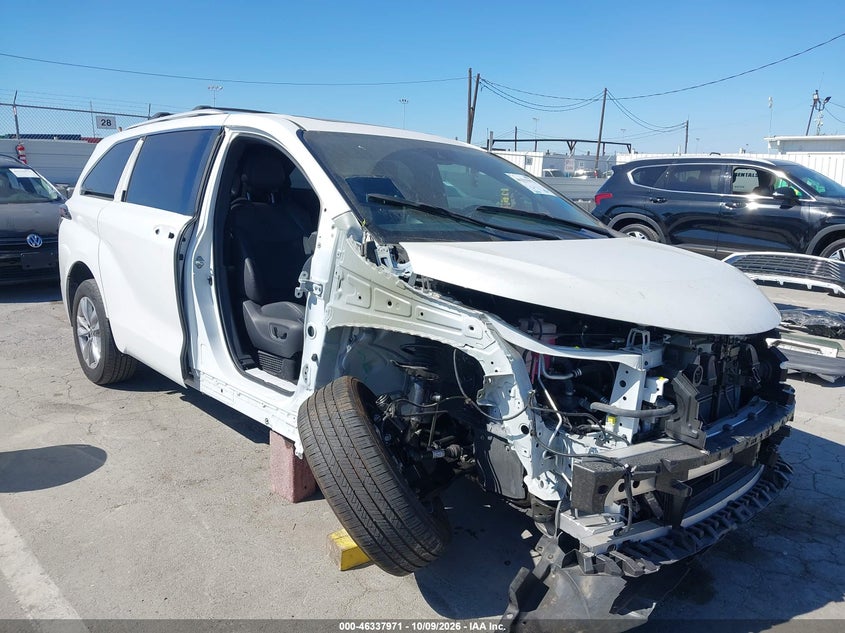 TOYOTA SIENNA - zdjęcie 6