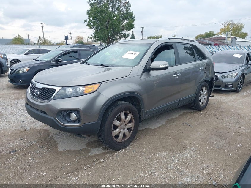2013 Kia Sorento Lx V6, Левый бок, IAAI, VIN 5XYKT4A29DG370824 — фото 2