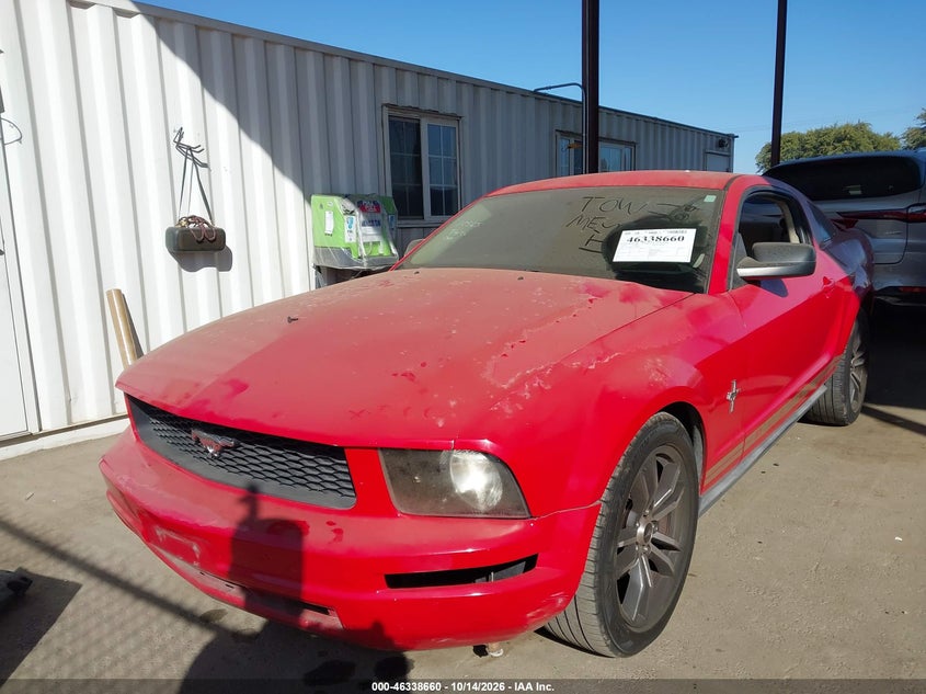 2007 Ford Mustang V6 Deluxe/V6 Premium, Удар сзади, IAAI, VIN 1ZVFT80N575308948 — фото 2