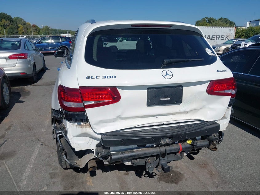 MERCEDES-BENZ GLC 300 - zdjęcie 17