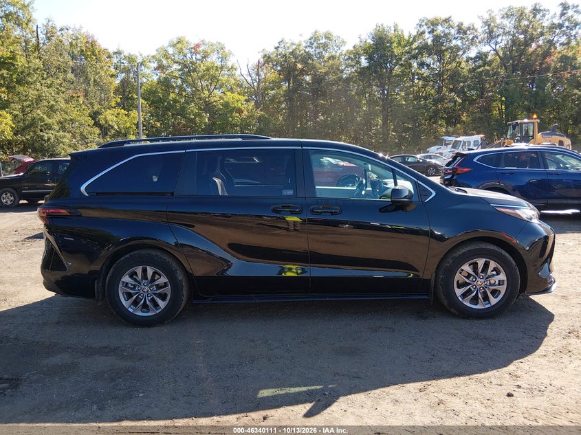 TOYOTA SIENNA - zdjęcie 13