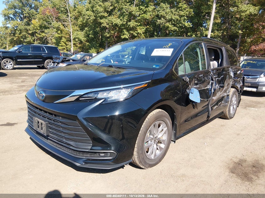 TOYOTA SIENNA - zdjęcie 2