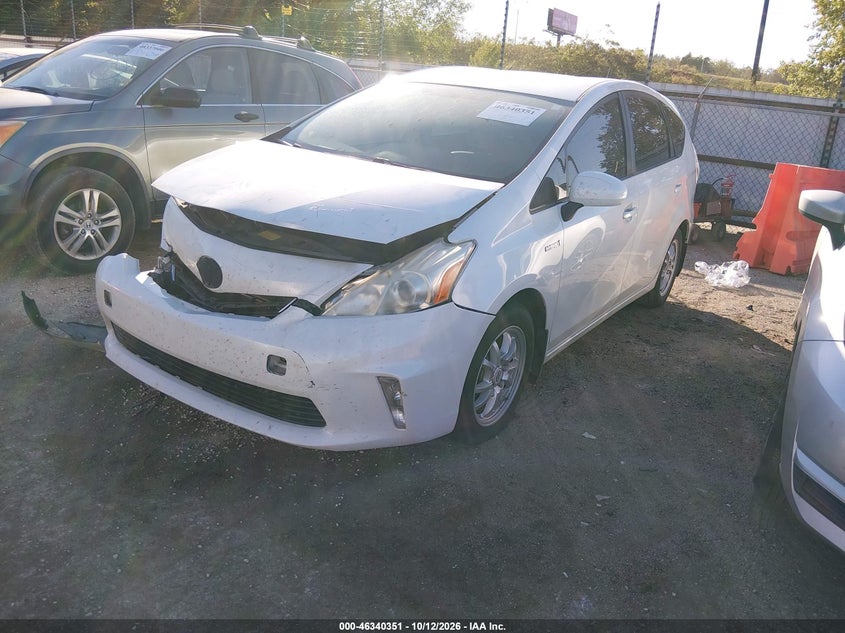 Vin: jtdzn3eu0d3220135, lot: 46840610, toyota prius v three 20132