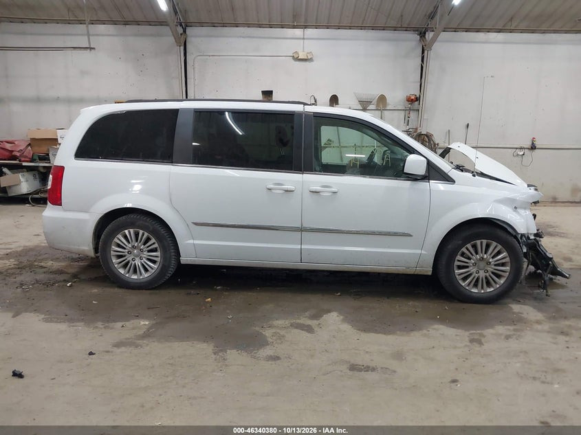 2014 CHRYSLER TOWN & COUNTRY TOURING · Фото 14
