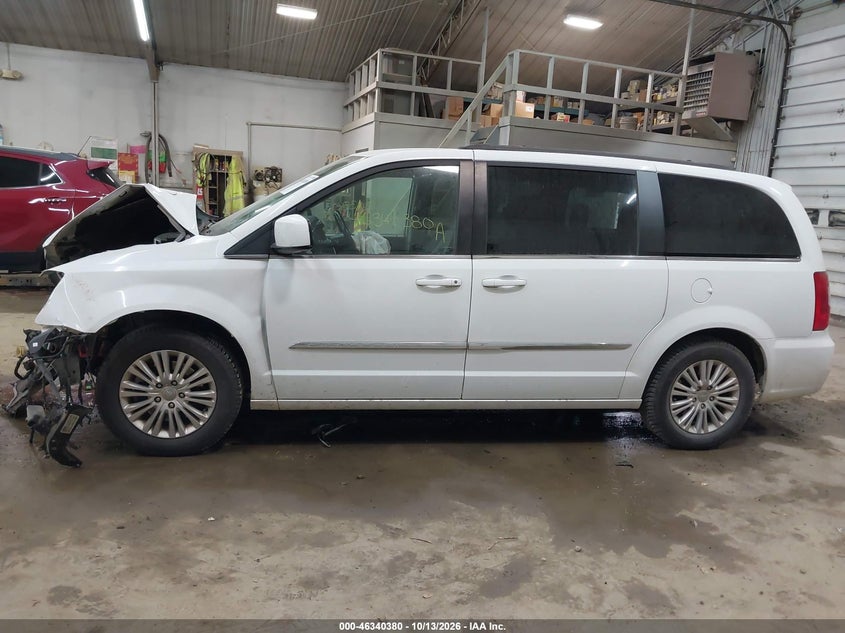 2014 CHRYSLER TOWN & COUNTRY TOURING · Фото 15