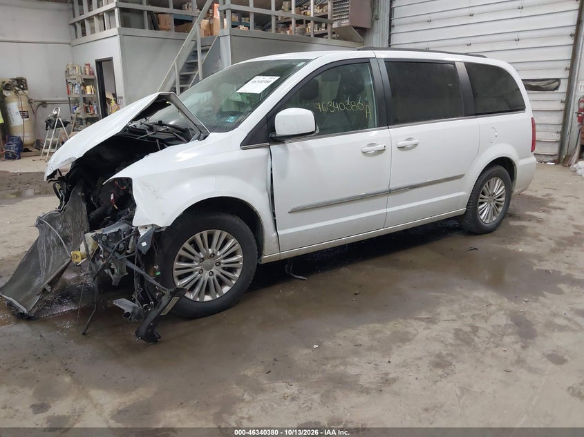 2014 CHRYSLER TOWN & COUNTRY TOURING · Фото 2