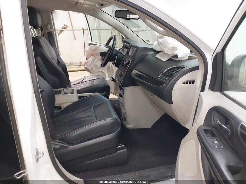 2014 CHRYSLER TOWN & COUNTRY TOURING · Фото 5