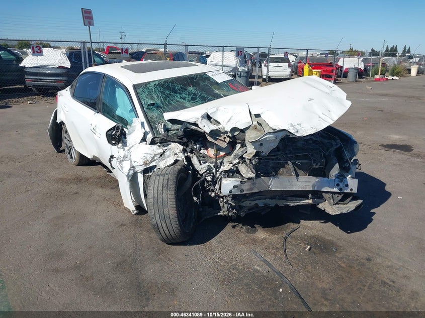 Vin: jthba1d29g5014837, lot: 46841347, lexus is 200t 2016 img_1