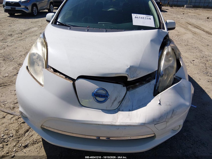 2015 NISSAN LEAF S · Фото 10