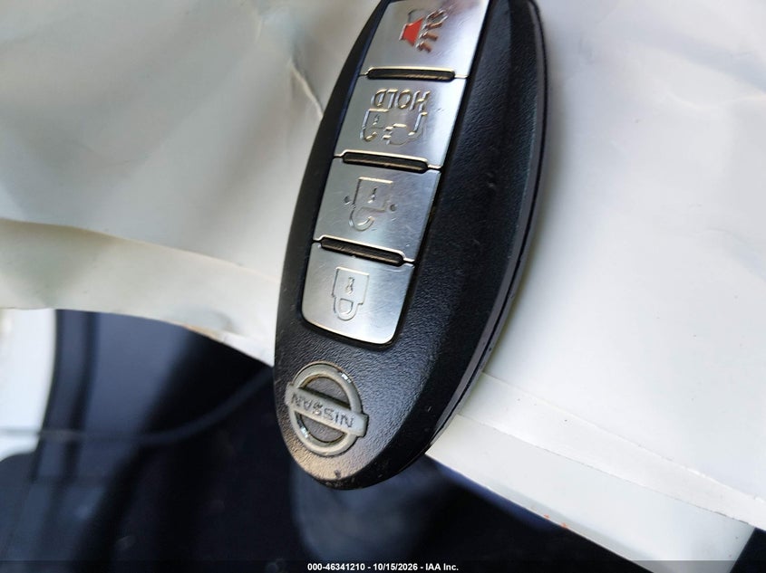 2015 NISSAN LEAF S · Фото 11