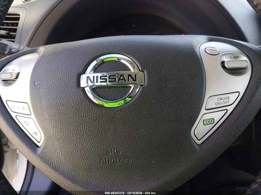 2015 NISSAN LEAF S · Фото 14