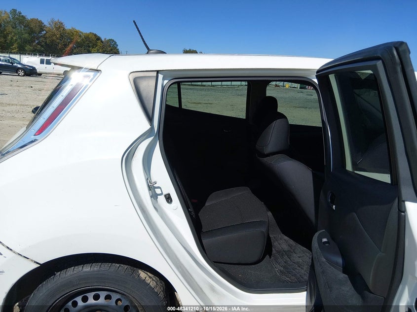 2015 NISSAN LEAF S · Фото 8