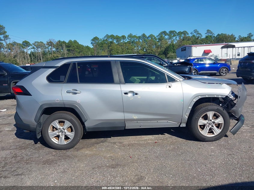 TOYOTA RAV4 - zdjęcie 13