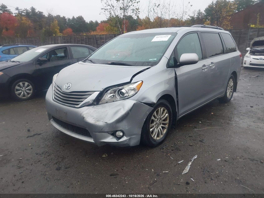 2013 Toyota Sienna Xle V6 8 Passenger, Left Front, IAAI, VIN 5TDYK3DC5DS302406 — photo 2