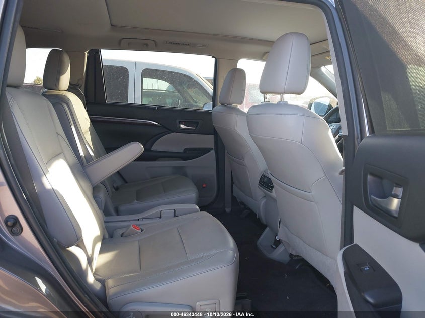TOYOTA HIGHLANDER - zdjęcie 8