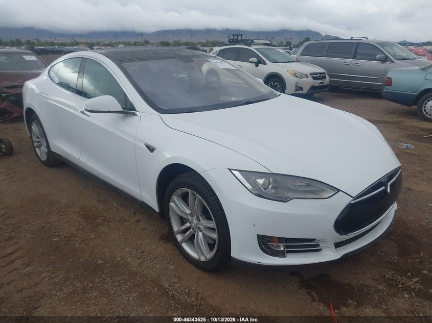 Vin: 5yjsa1cn4dfp20556, lot: 46843784, tesla model s 2013 img_1