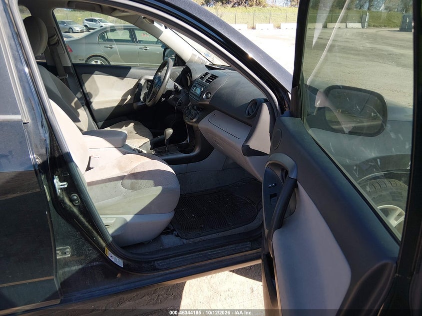 2012 TOYOTA RAV4 · Фото 5