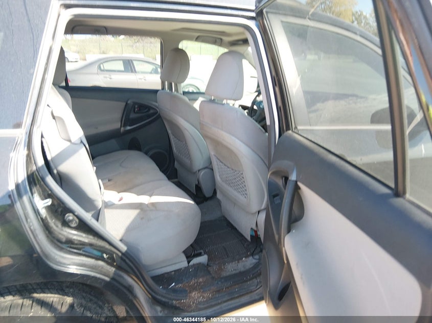 2012 TOYOTA RAV4 · Фото 8