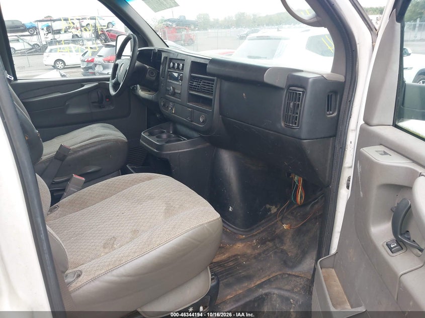 2015 GMC SAVANA 2500 WORK VAN · Photo 5