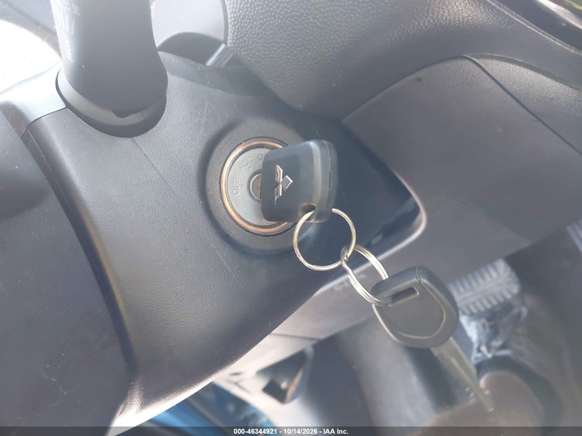 2017 MITSUBISHI MIRAGE G4 ES · Фото 11