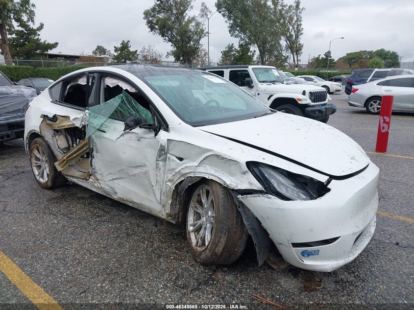 TESLA MODEL Y - zdjęcie 1