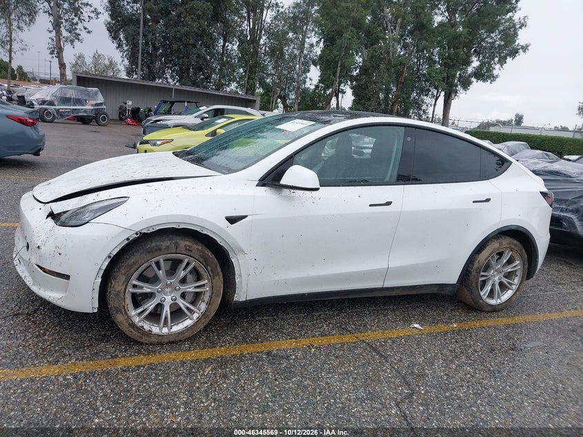 TESLA MODEL Y - zdjęcie 17