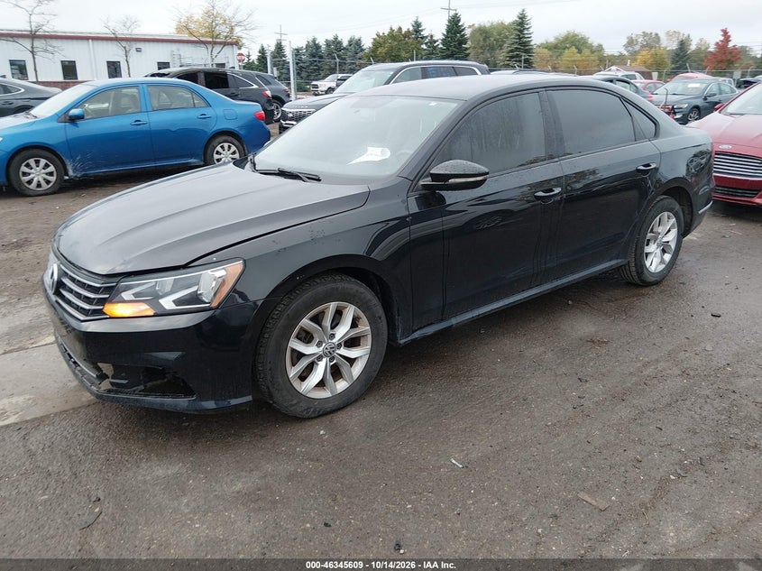 2018 Volkswagen Passat 2.0T R-Line/2.0T S, По кругу, IAAI, VIN 1VWAA7A38JC043615 — фото 2