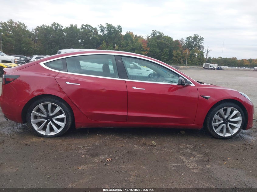 TESLA MODEL 3 - zdjęcie 13